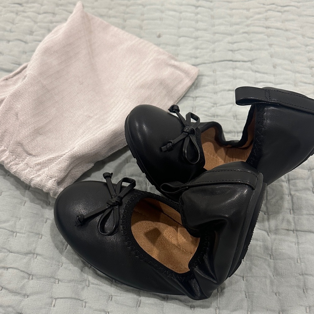 Black Foldable Ballet Flats with Bow
